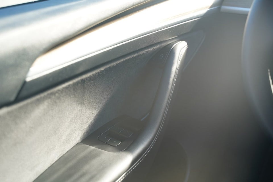 Tesla Model Y RWD 5d