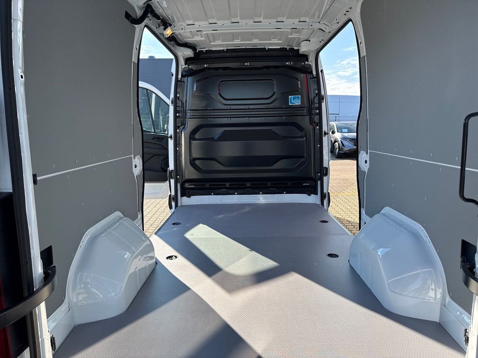 Nissan Interstar 2,0 dCi 170 L2H2 Tekna aut. Van