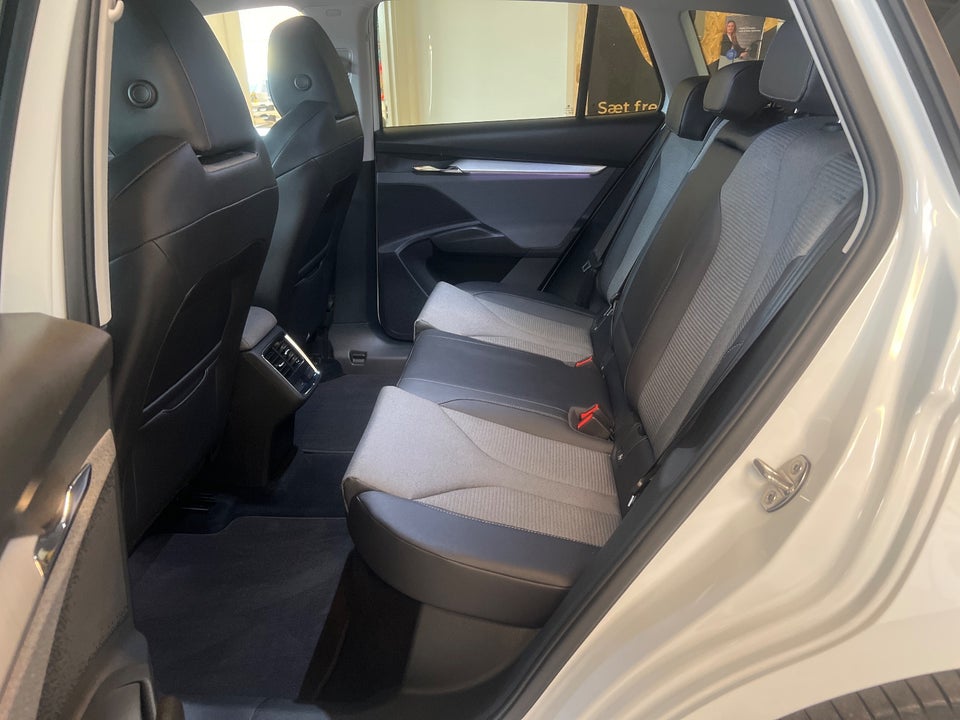 Skoda Enyaq 80 iV Loft 5d