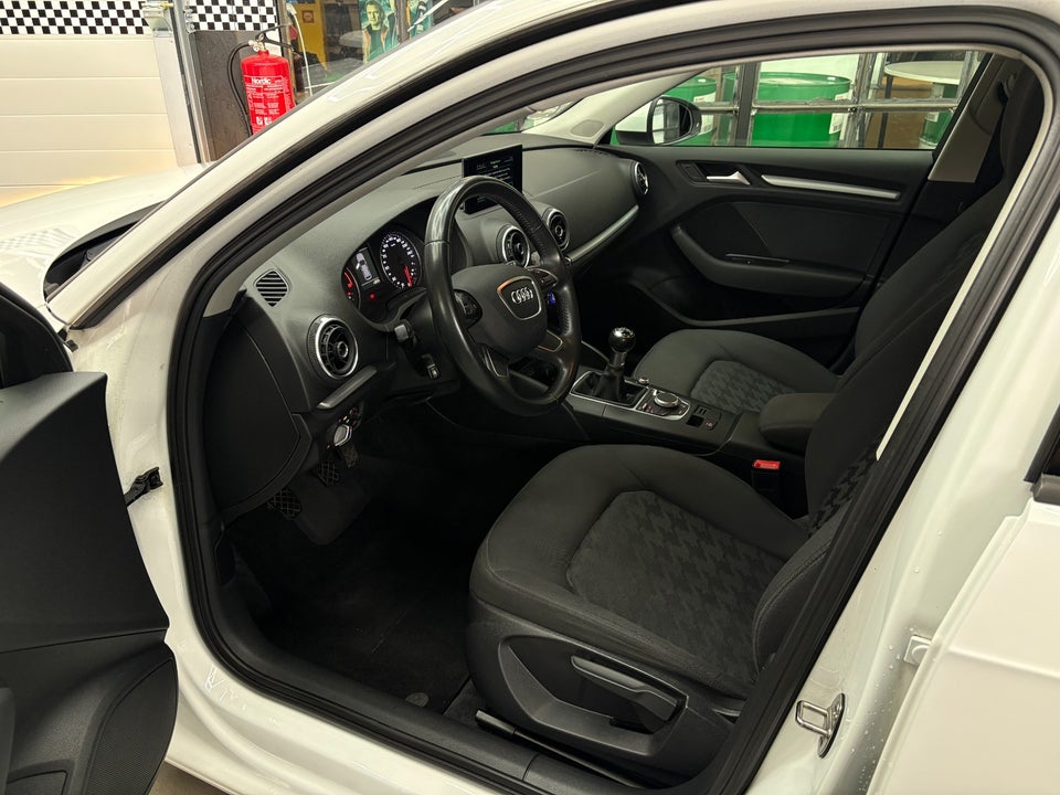 Audi A3 1,4 TFSi 125 Ambiente Sportback 5d