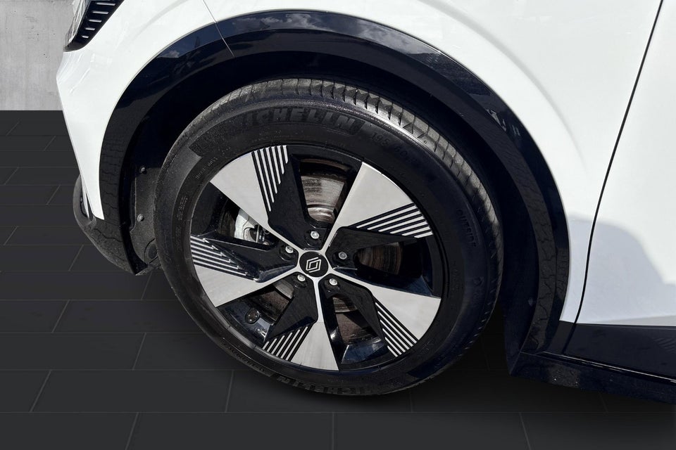 Renault Megane E-Tech 40 Equilibre 5d