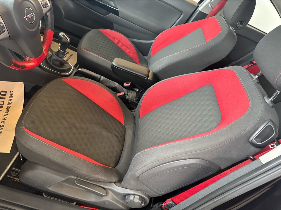 Opel Corsa 1,6 GSi 3d