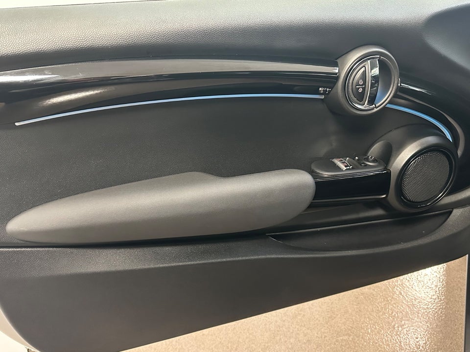 MINI Cooper SE Essential 3d