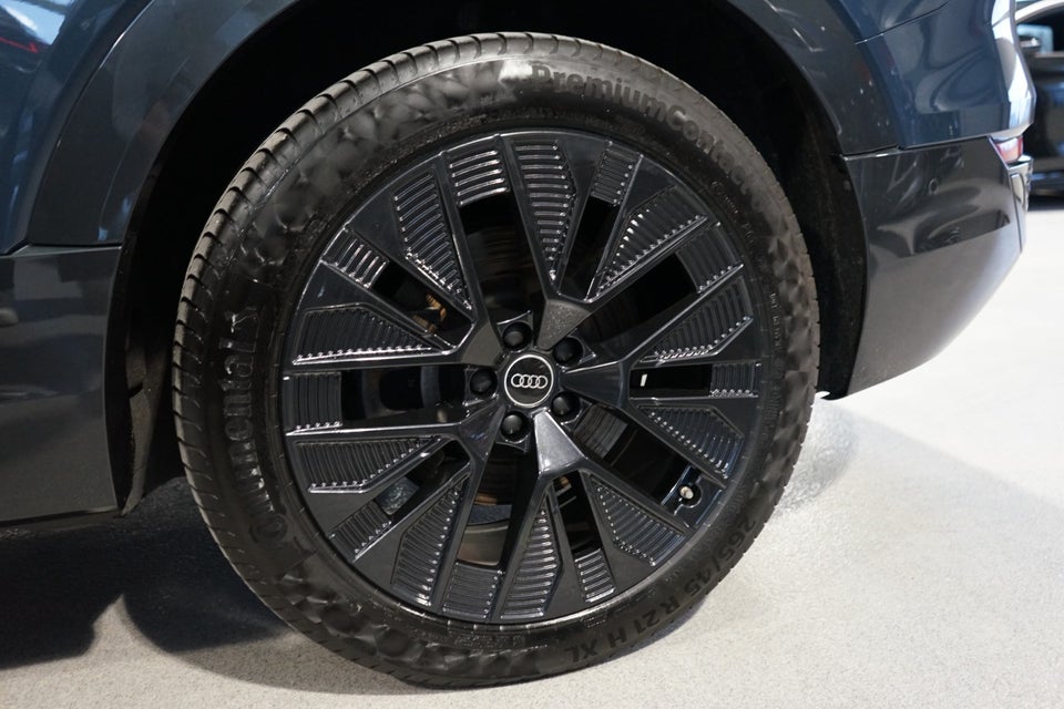 Audi Q8 e-tron 55 S-line quattro 5d