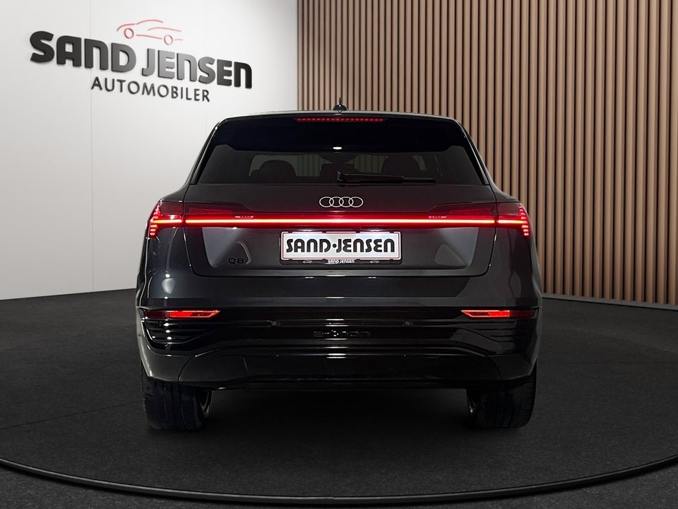 Audi Q8 e-tron 55 Advanced S-line quattro 5d