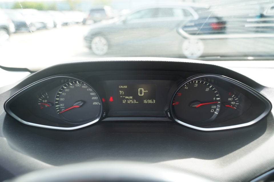 Peugeot 308 1,6 BlueHDi 120 Style 5d