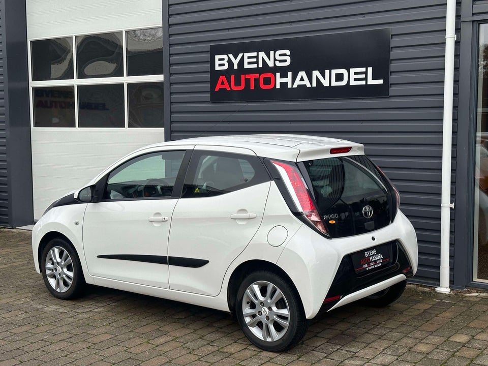 Toyota Aygo 1,0 VVT-i x-wave x-shift 5d