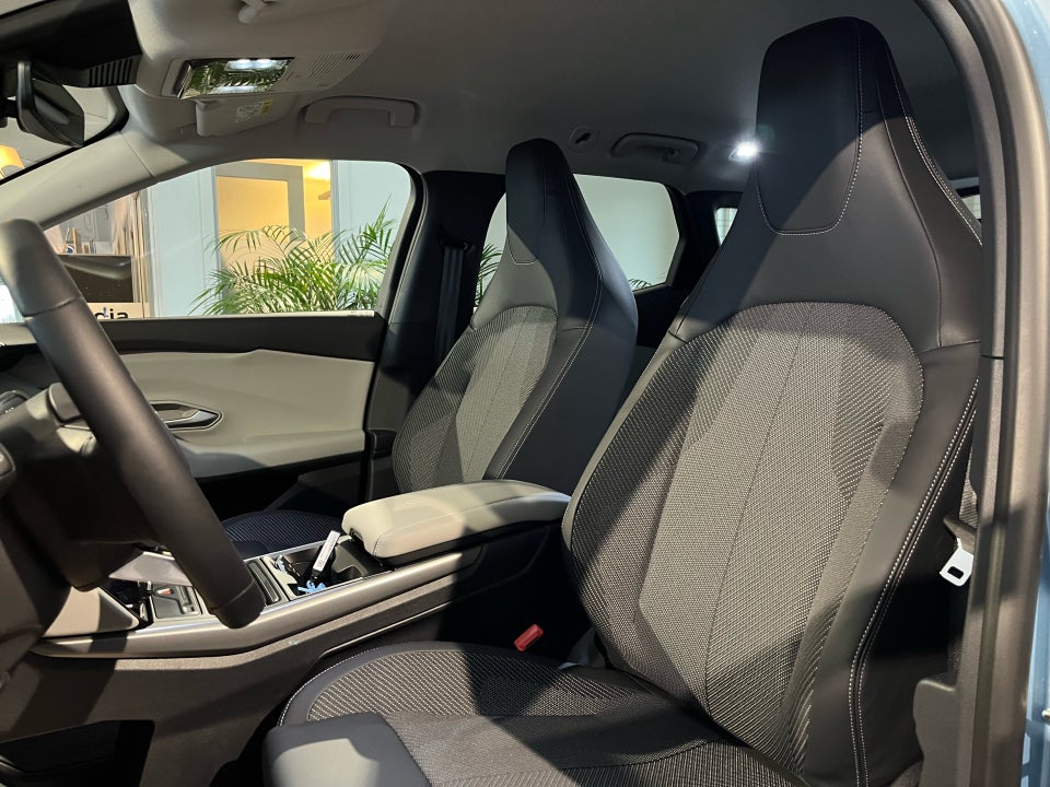 Ford Explorer 77 Select Extended Range 5d