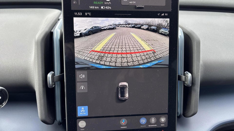 Volvo EX30 Extended Range Plus 5d