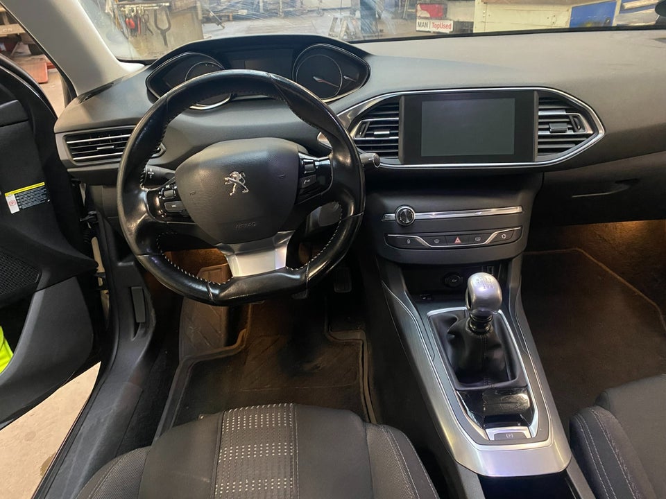 Peugeot 308 1,6 BlueHDi 120 Envy Sky SW 5d