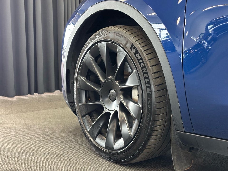 Tesla Model Y Long Range AWD 5d
