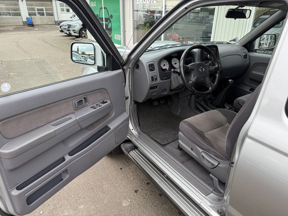 Nissan NP300 2,5 dCi 133 King Cab Comfort+ 4x4 2d