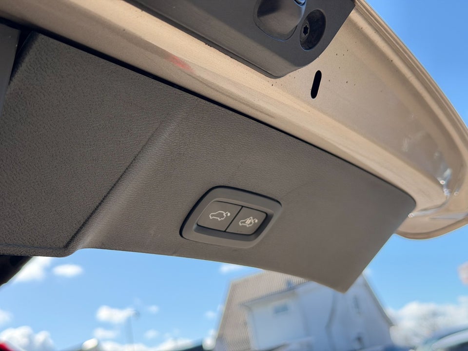 Volvo XC40 ReCharge Extended Range Plus 5d