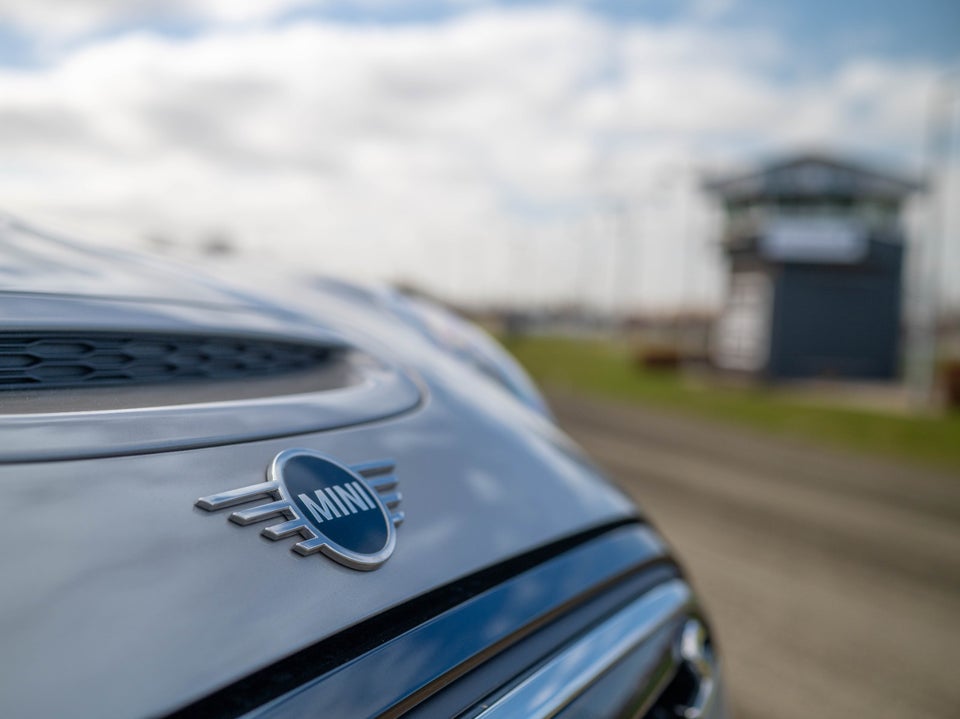 MINI Cooper SE Essential 3d