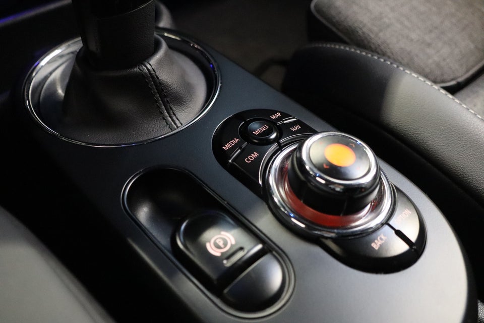 MINI Cooper SE Essential 3d