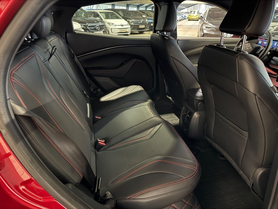 Ford Mustang Mach-E 88 Extended Range AWD 5d