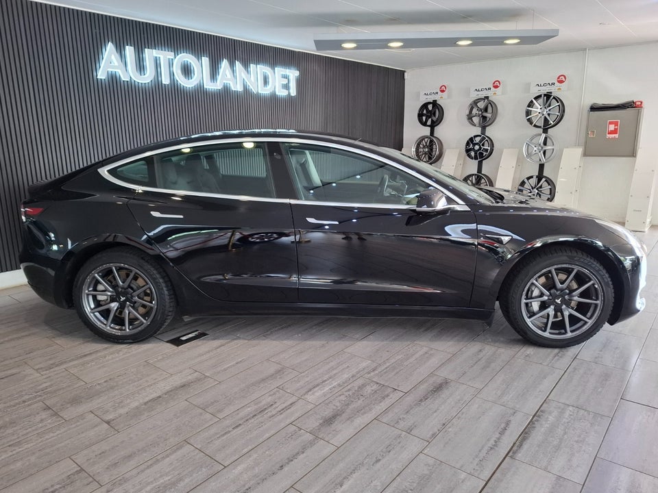 Tesla Model 3 Standard Range+ RWD 4d