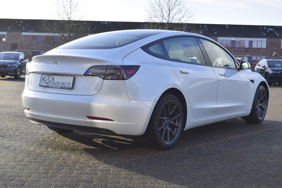 Tesla Model 3 Standard Range+ RWD 4d