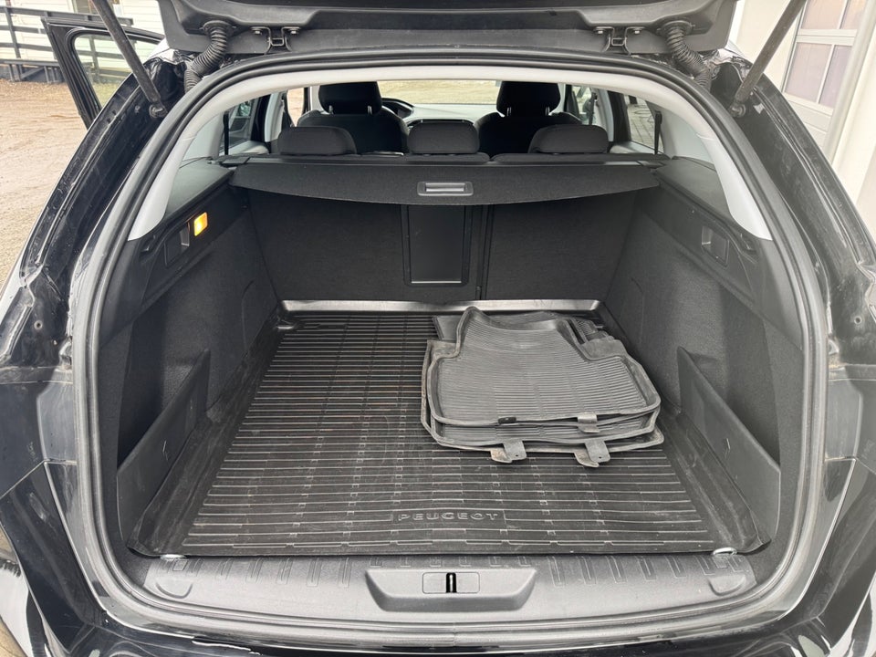 Peugeot 308 1,5 BlueHDi 130 Allure Grand SW 5d