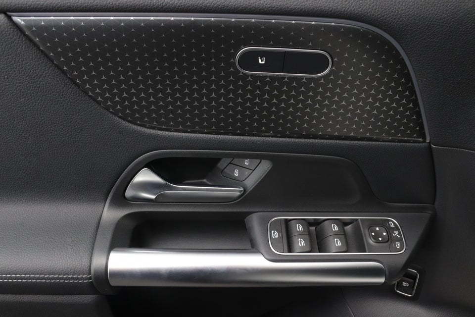 Mercedes EQA300 Progressive 4Matic 5d