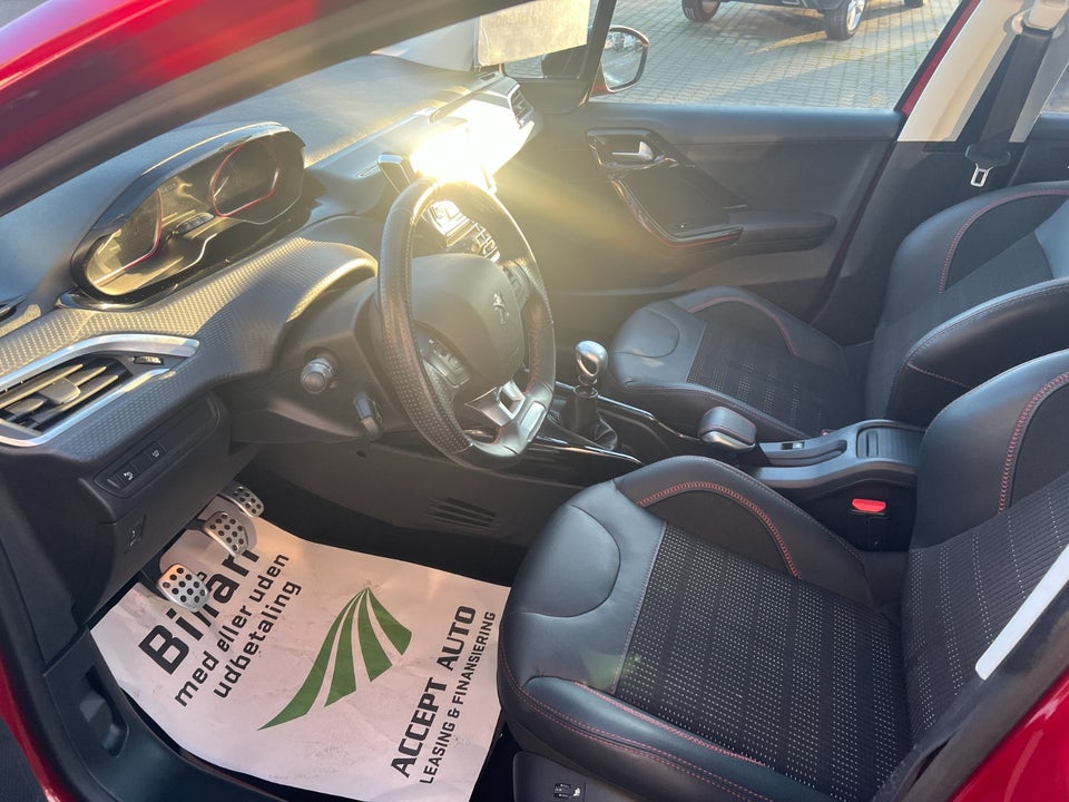 Peugeot 2008 1,6 BlueHDi 120 GT Line Sky 5d