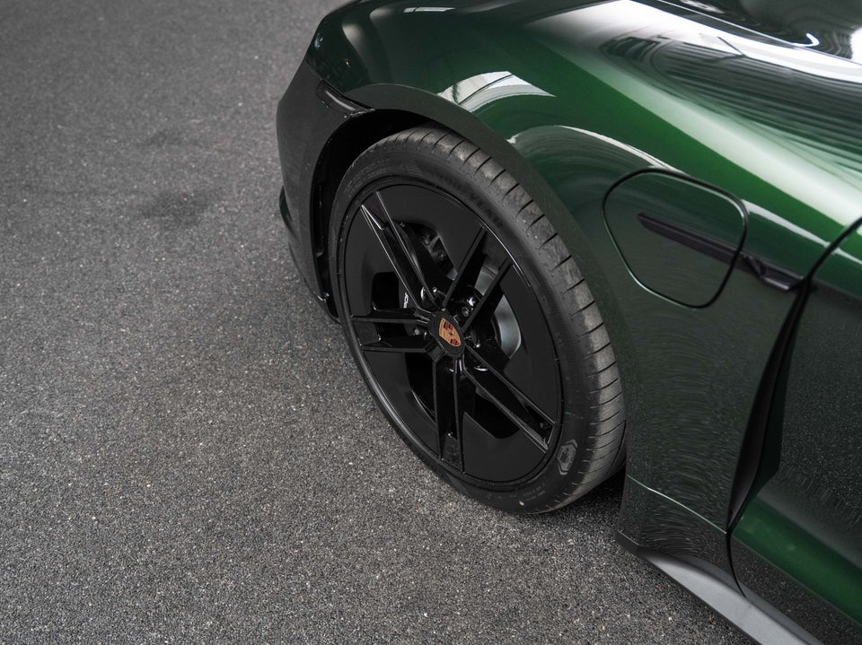 Porsche Taycan 4 Performance+ Black Edition 4d