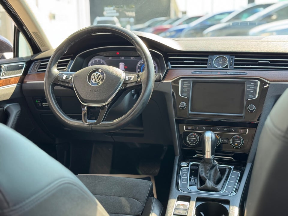 VW Passat 2,0 TSi 280 Highline Variant DSG 4Motion 5d