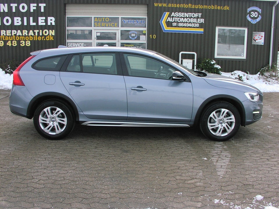 Volvo V60 CC 2,0 T5 245 Momentum aut. 5d
