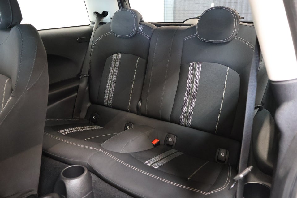 MINI Cooper SE Essential 3d