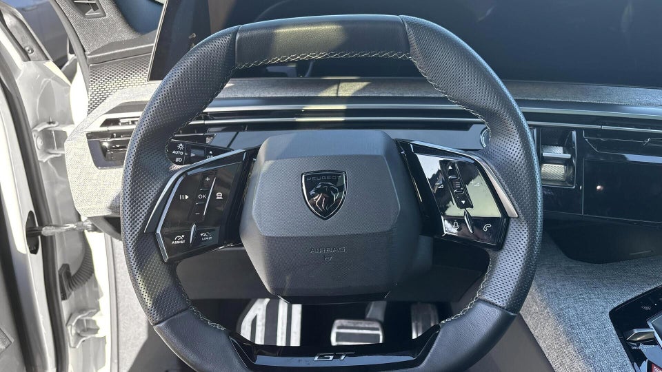 Peugeot e-3008 77 GT 5d