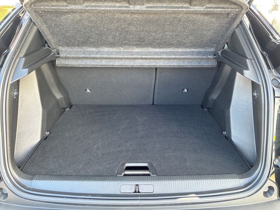 Peugeot 2008 1,2 PureTech 130 First Selection EAT8 5d