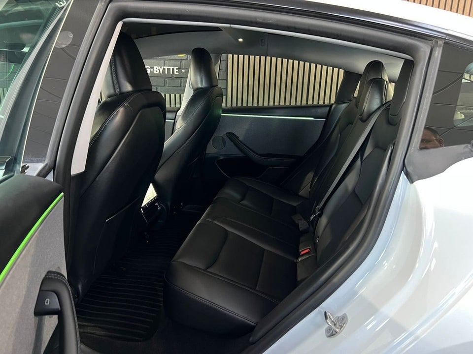 Tesla Model 3 RWD 4d