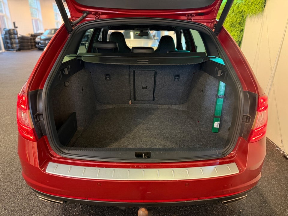 Skoda Octavia 2,0 TSi 220 RS DSG 5d