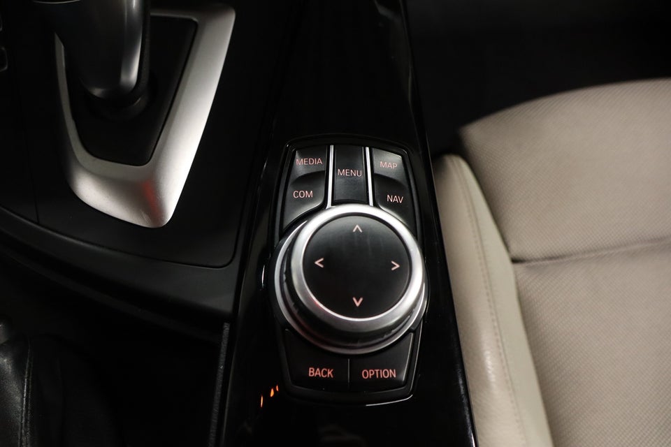 BMW 330d 3,0 Advantage aut. 4d