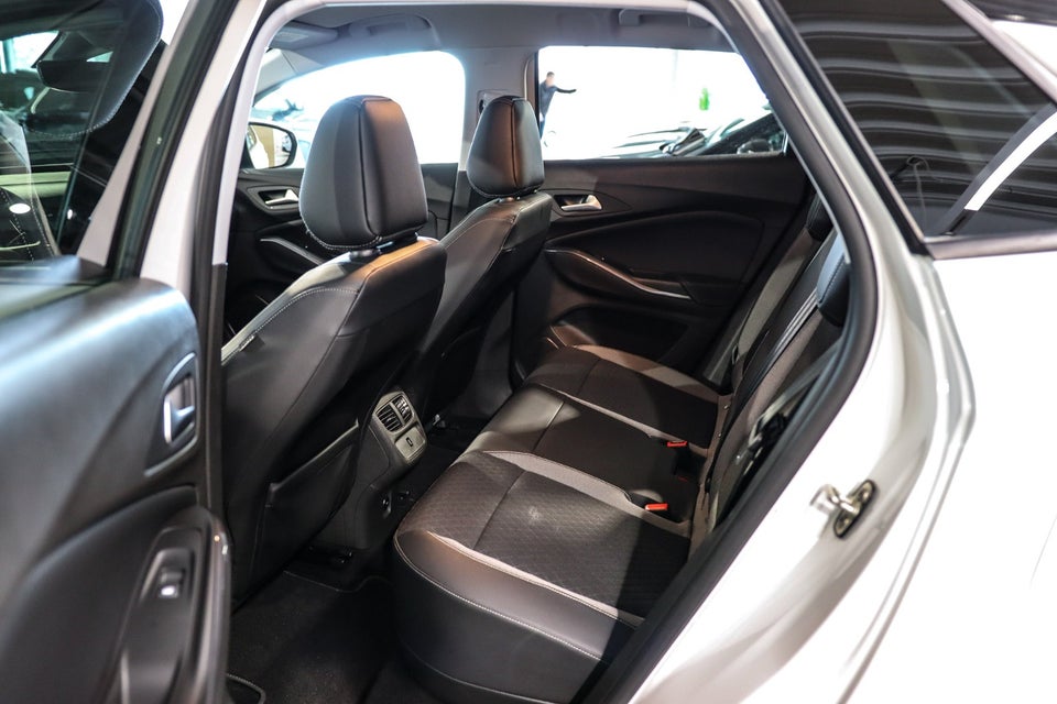 Opel Grandland X 1,6 Hybrid4 Impress aut. 5d