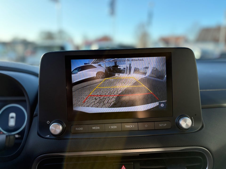 Hyundai Kona 64 EV Essential 5d