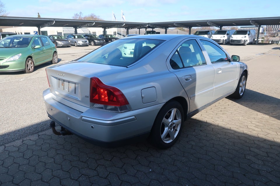 Volvo S60 2,4 170 aut. 4d