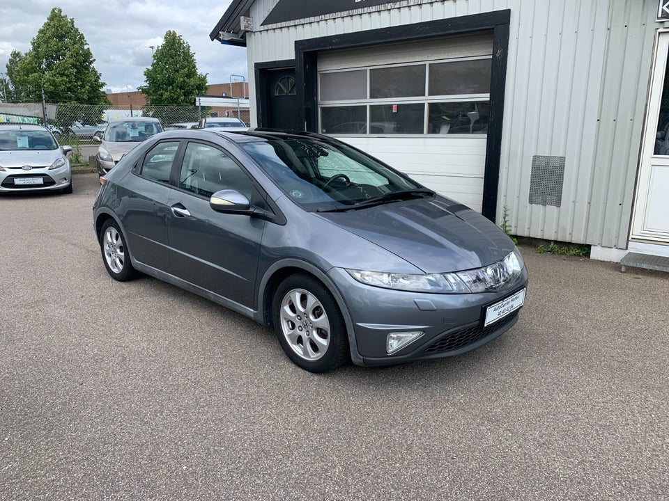 Honda Civic 1,8 Executive 5d