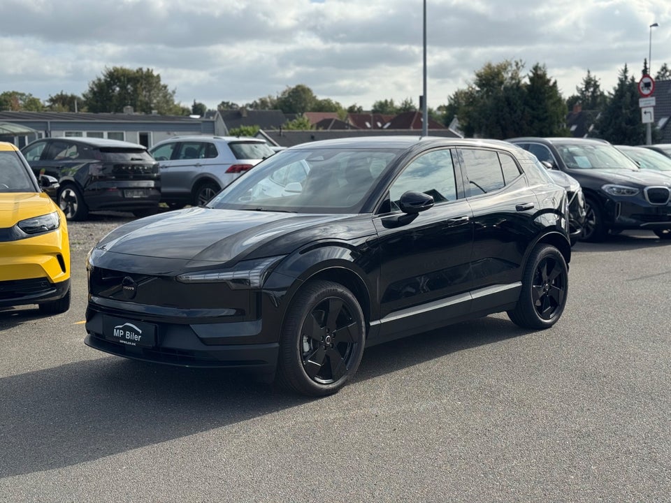Volvo EX30 Extended Range Black Edition 5d