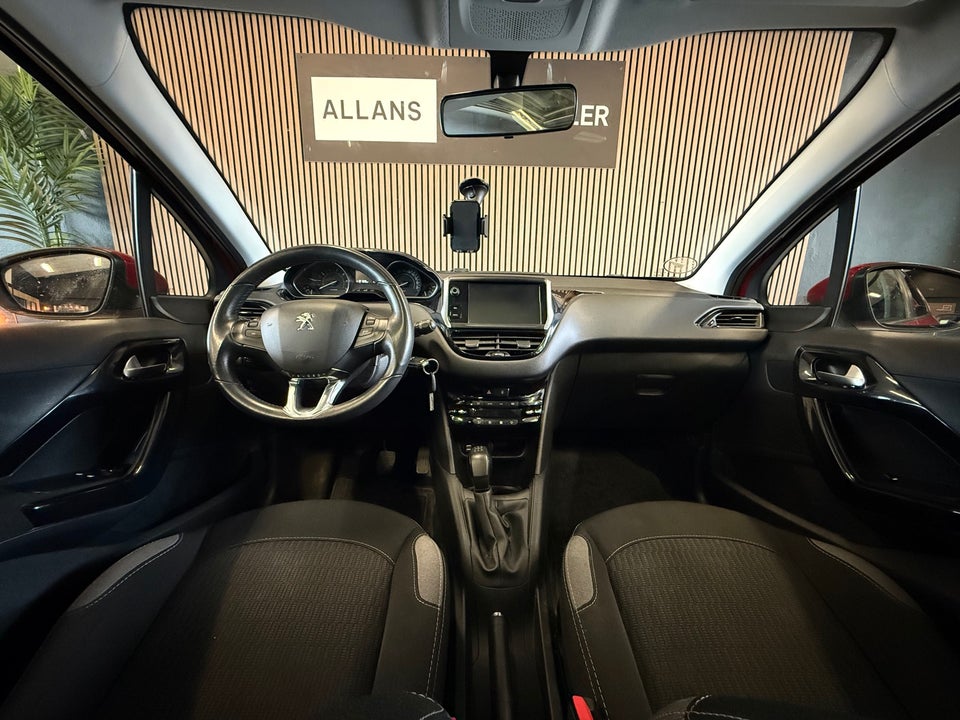Peugeot 208 1,2 VTi 82 Allure Sky 5d