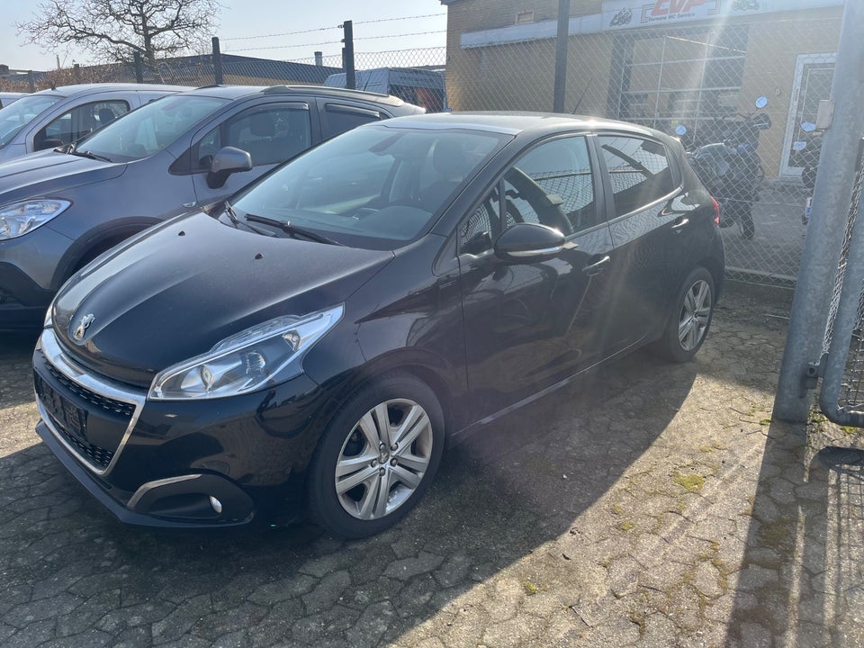 Peugeot 208 1,5 BlueHDi 100 Signature Sky 5d