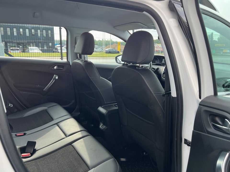 Peugeot 2008 1,2 e-THP 110 Allure 5d