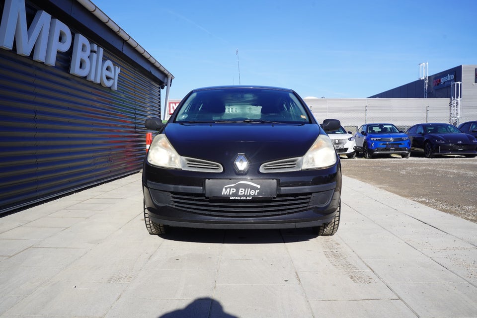 Renault Clio III 1,2 16V Authentique 5d