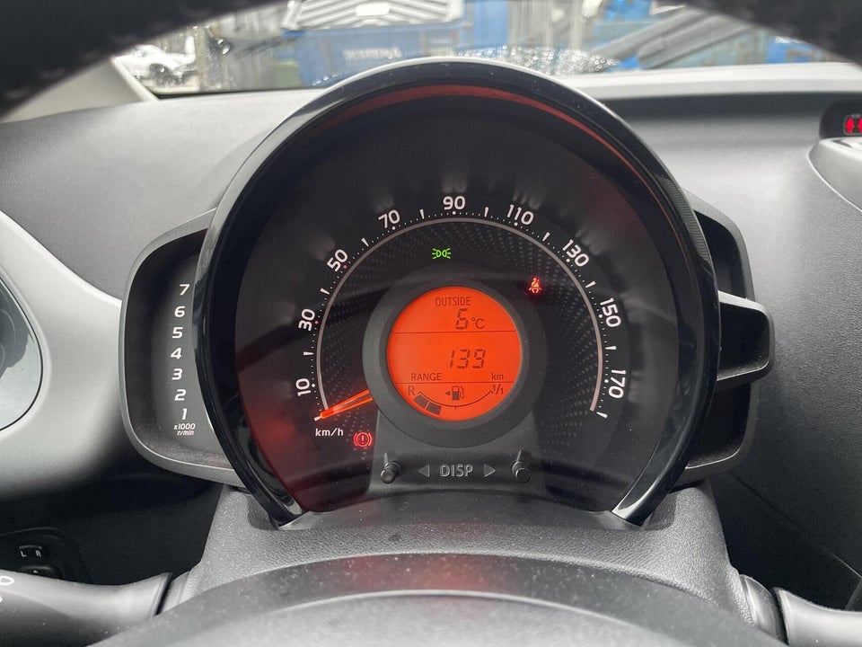Toyota Aygo 1,0 VVT-i x-press 5d