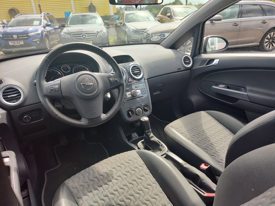 Opel Corsa 1,4 16V Cosmo 5d