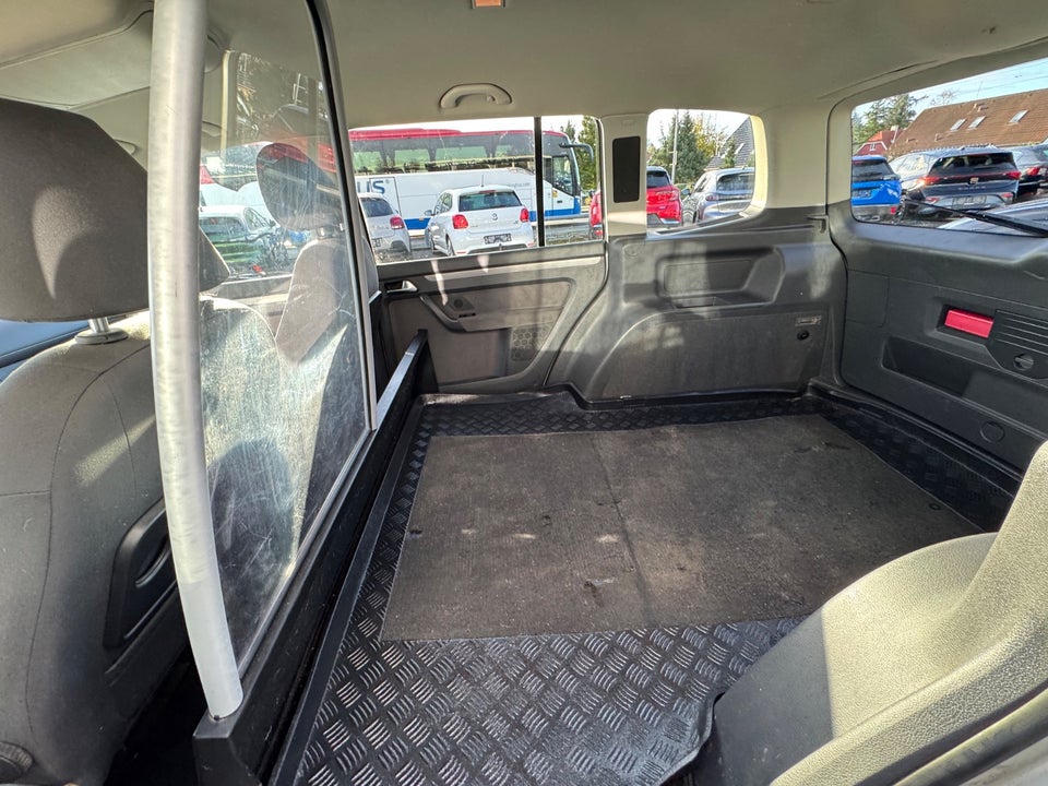 VW Touran 1,6 TDi 105 Comfortline BMT Van 5d