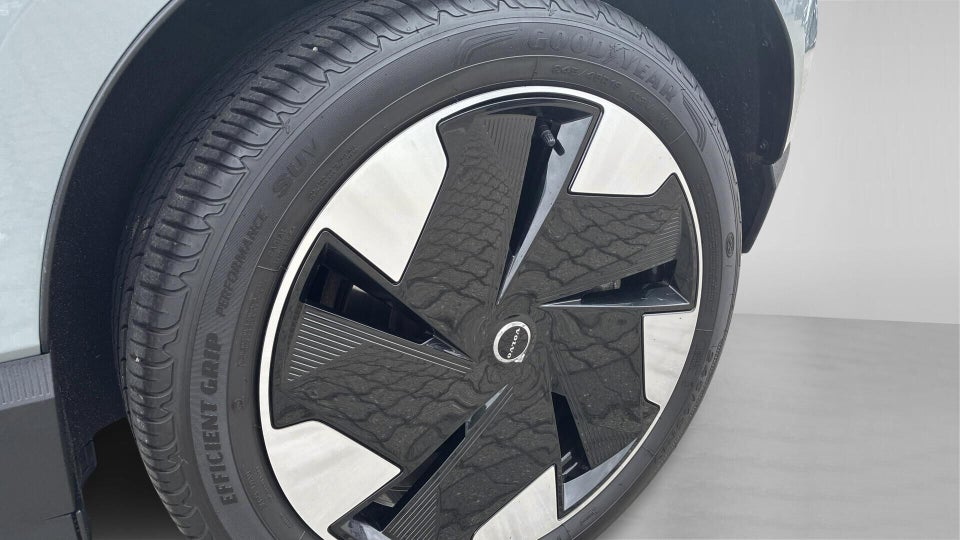 Volvo EX30 Extended Range Plus 5d