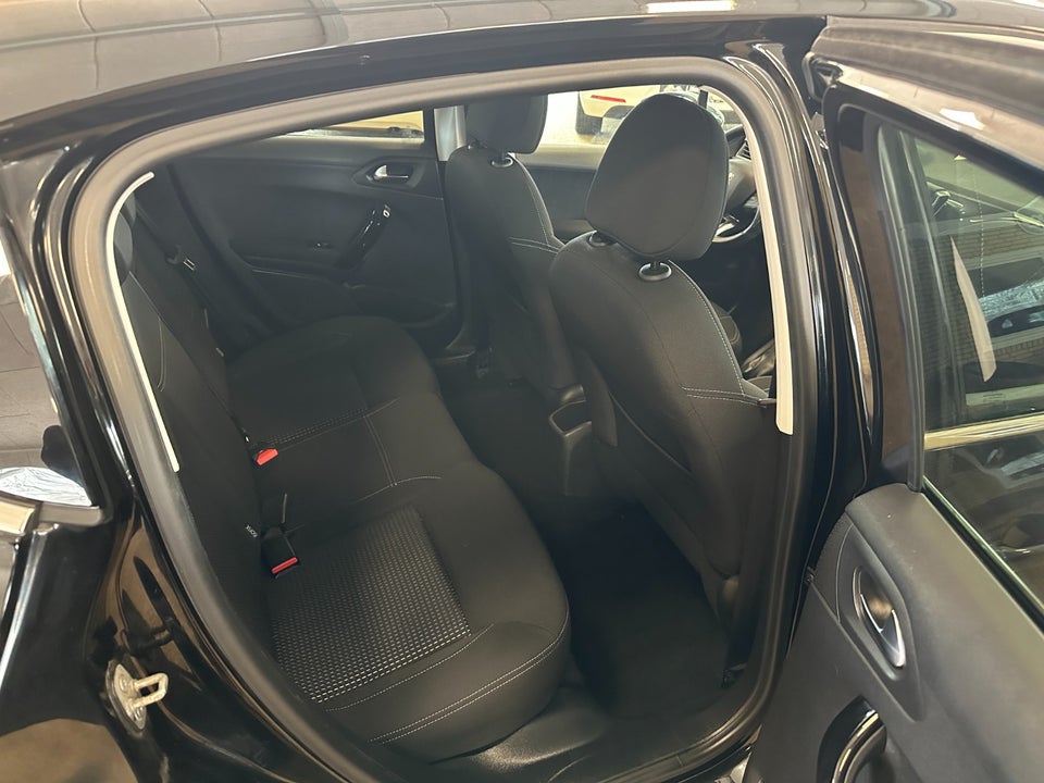 Peugeot 208 1,6 BlueHDi 100 Desire 5d