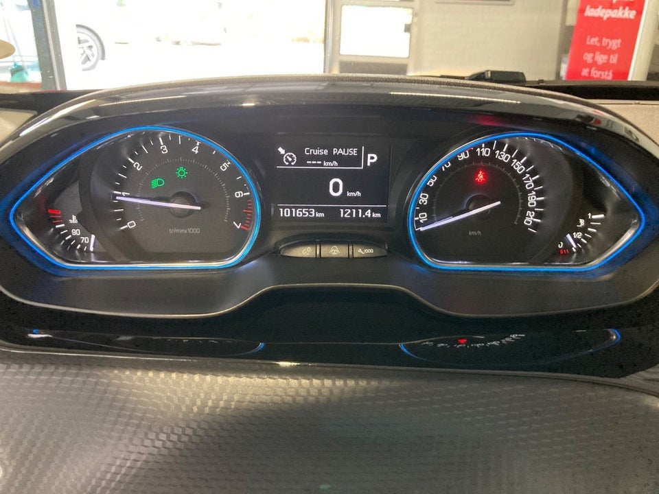 Peugeot 2008 1,2 PureTech 110 Allure EAT6 5d