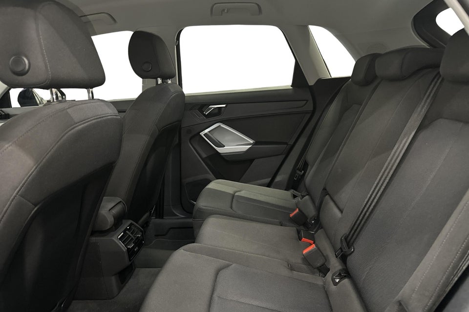 Audi Q3 45 TFSi e Attitude plus S-tr. 5d